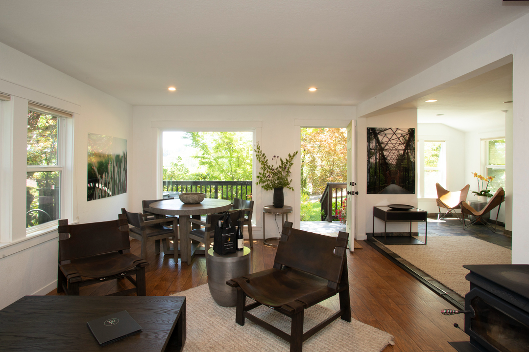 Thomas George Estates Image