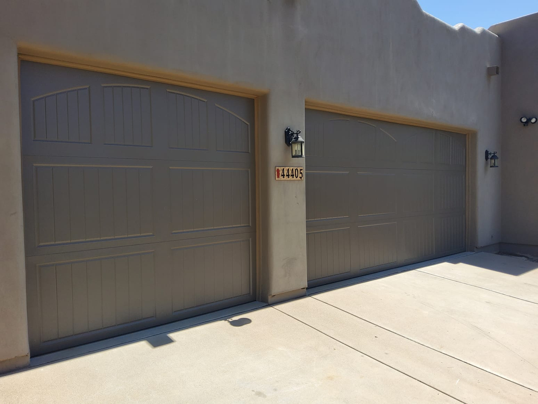 Garage Door Grunts Image