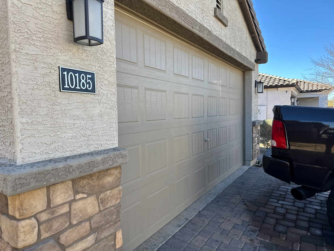 Garage Door Grunts Image