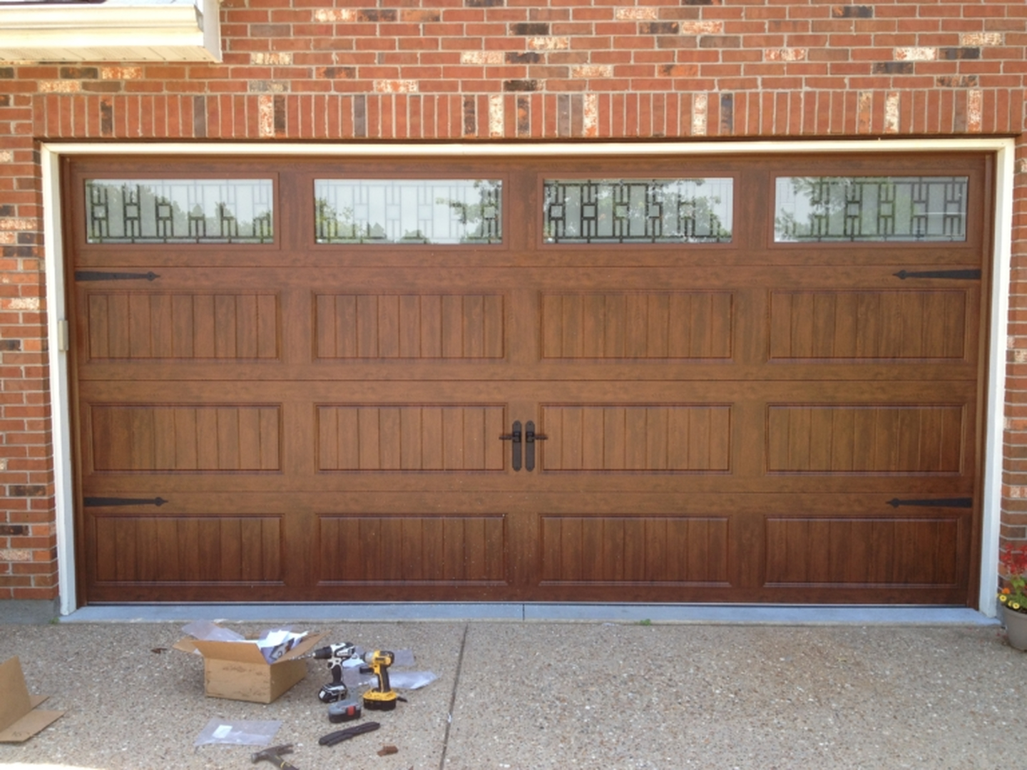 Garage Door Grunts Image