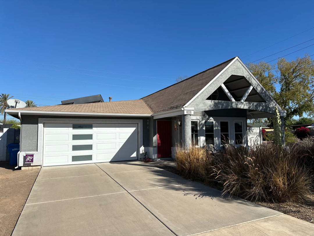 Garage Door Grunts Image