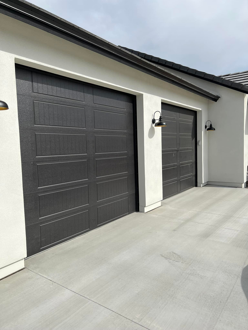 Garage Door Grunts Image