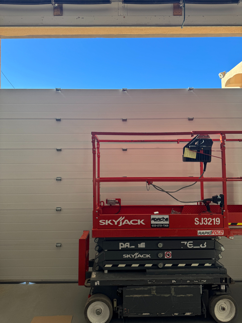 Garage Door Grunts Image