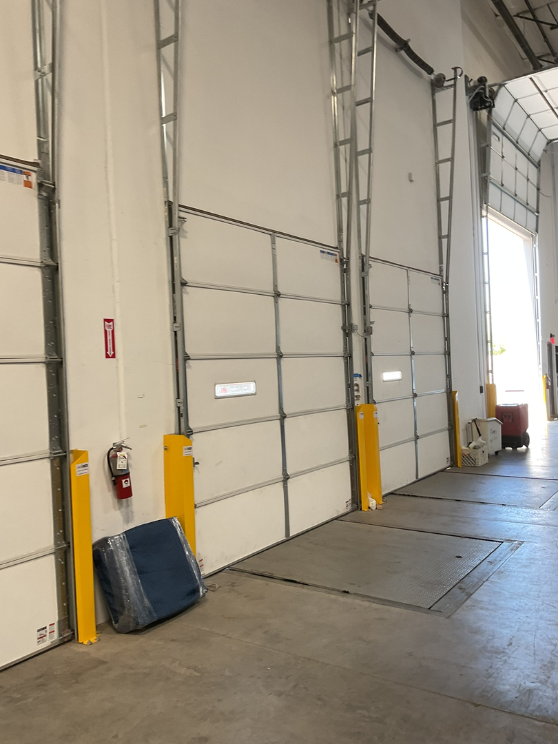 Garage Door Grunts Image