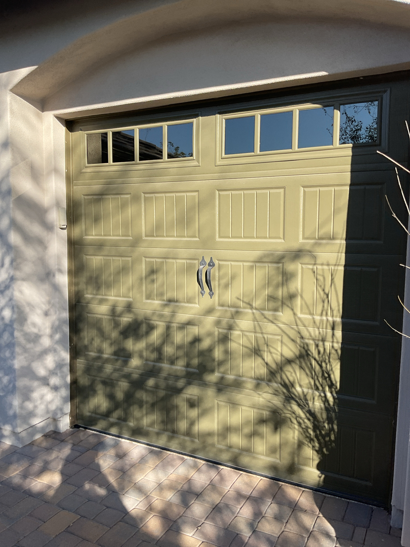 Garage Door Grunts Image