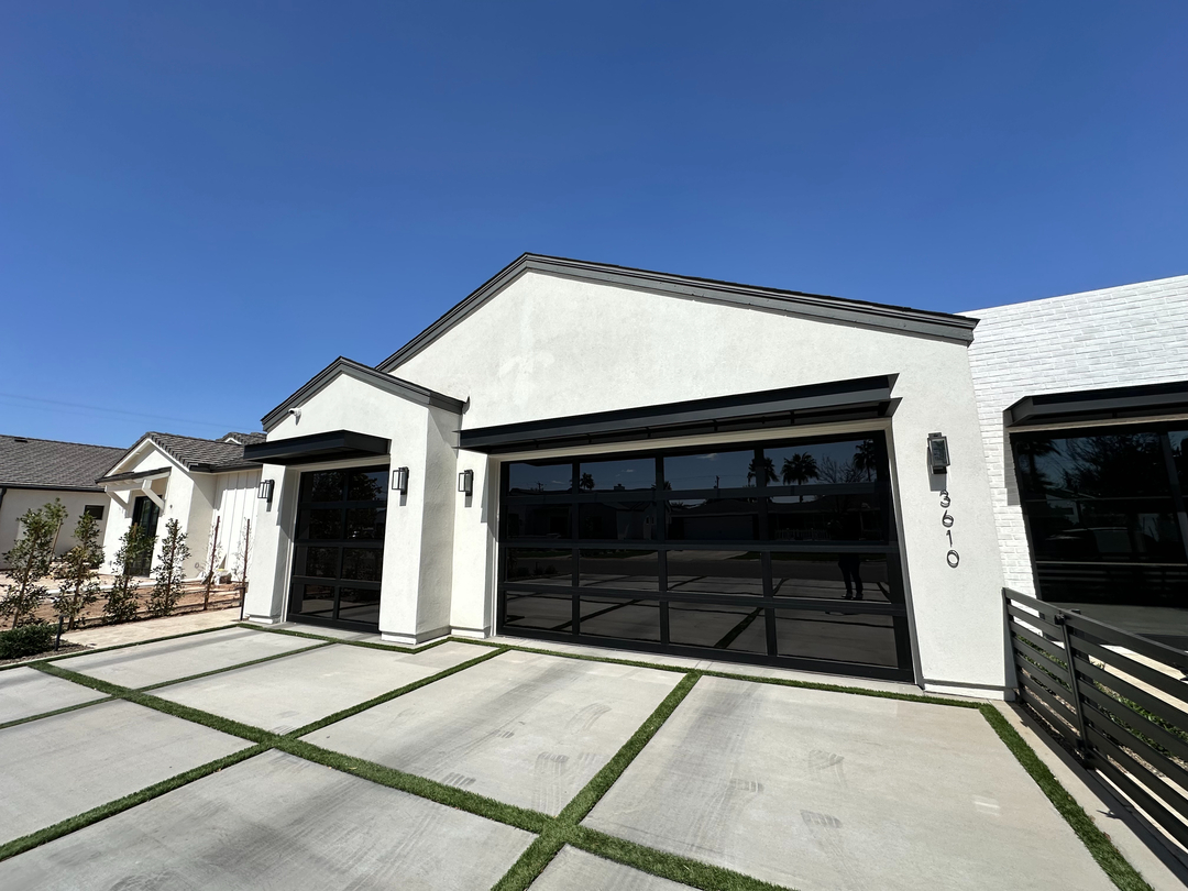 Garage Door Grunts Image