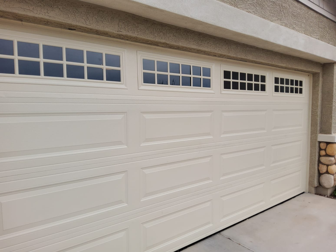Garage Door Grunts Image