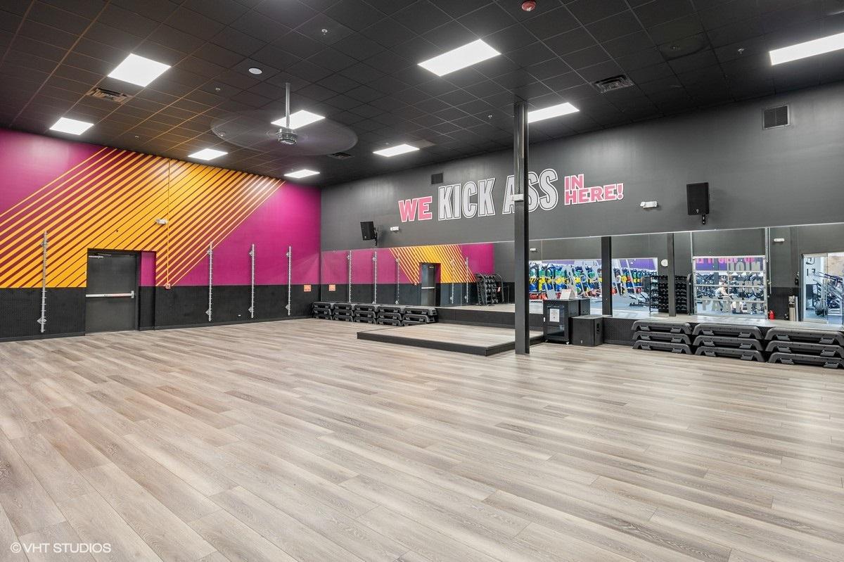 Crunch Fitness - Tucker Image