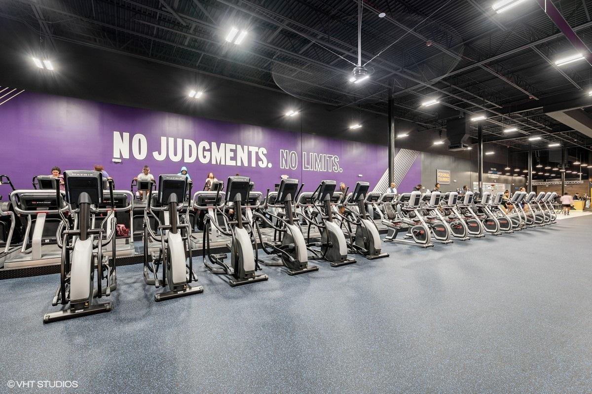 Crunch Fitness - Tucker Image