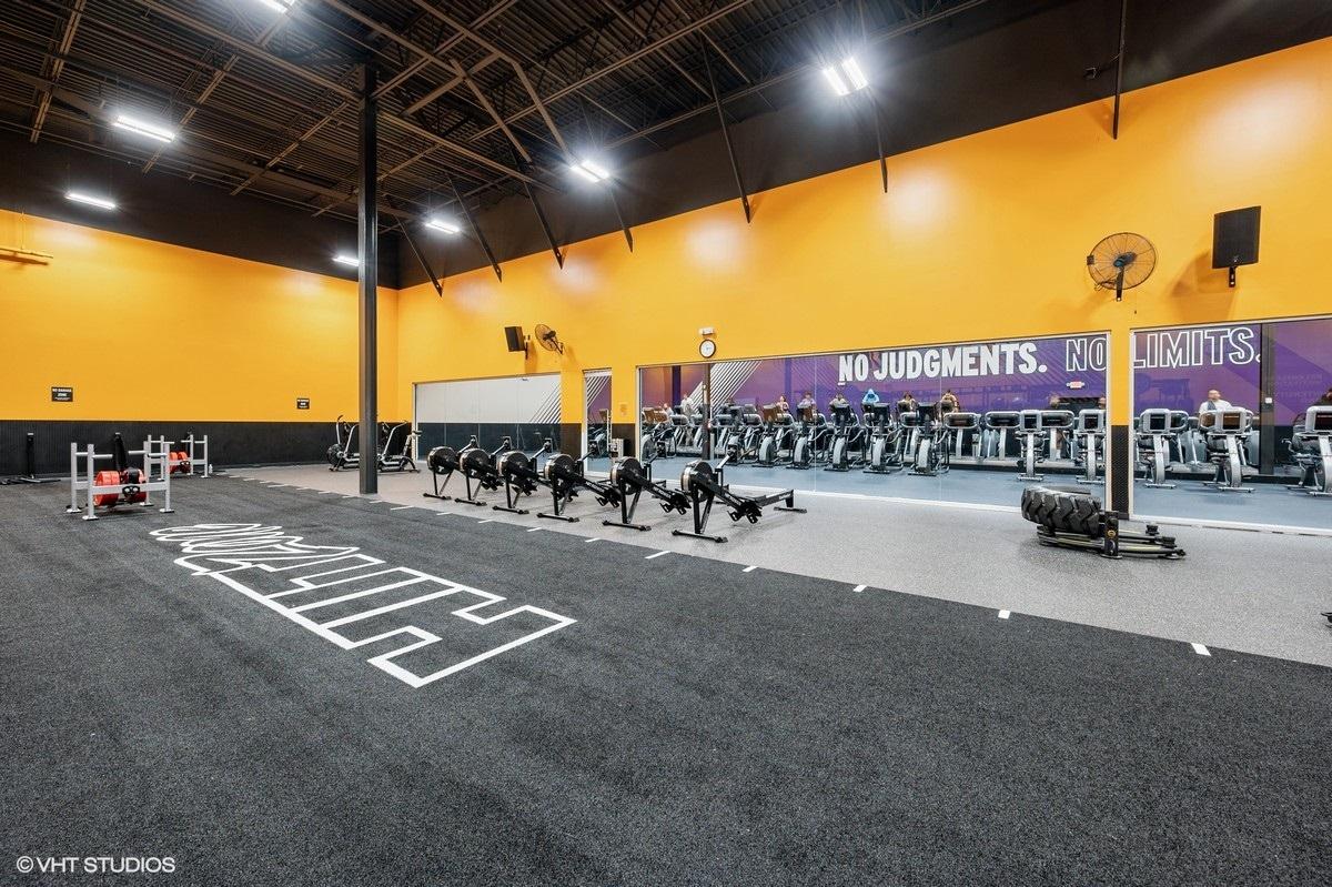 Crunch Fitness - Tucker Image