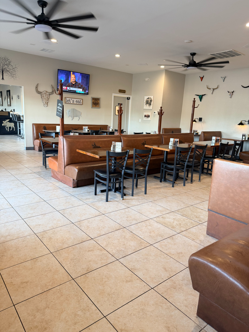 Badlands Bar & Grill Image