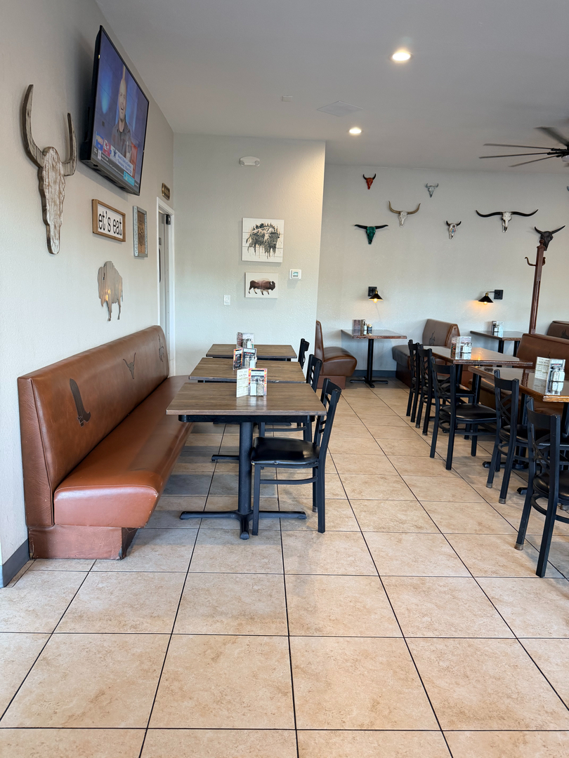 Badlands Bar & Grill Image