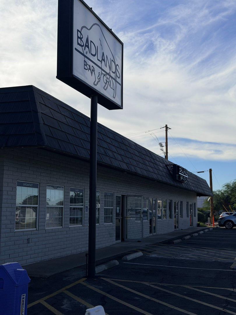 Badlands Bar & Grill Image