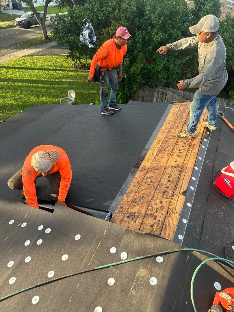 Dream Team Roofing Image