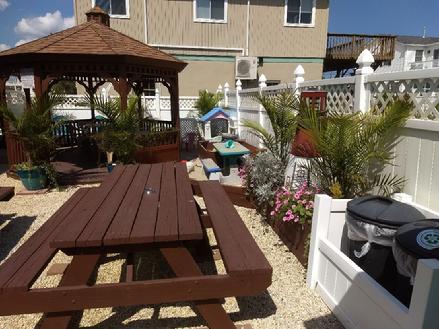 Lorry's Island End Motel Image