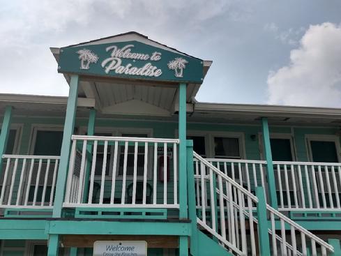 Lorry's Island End Motel Image