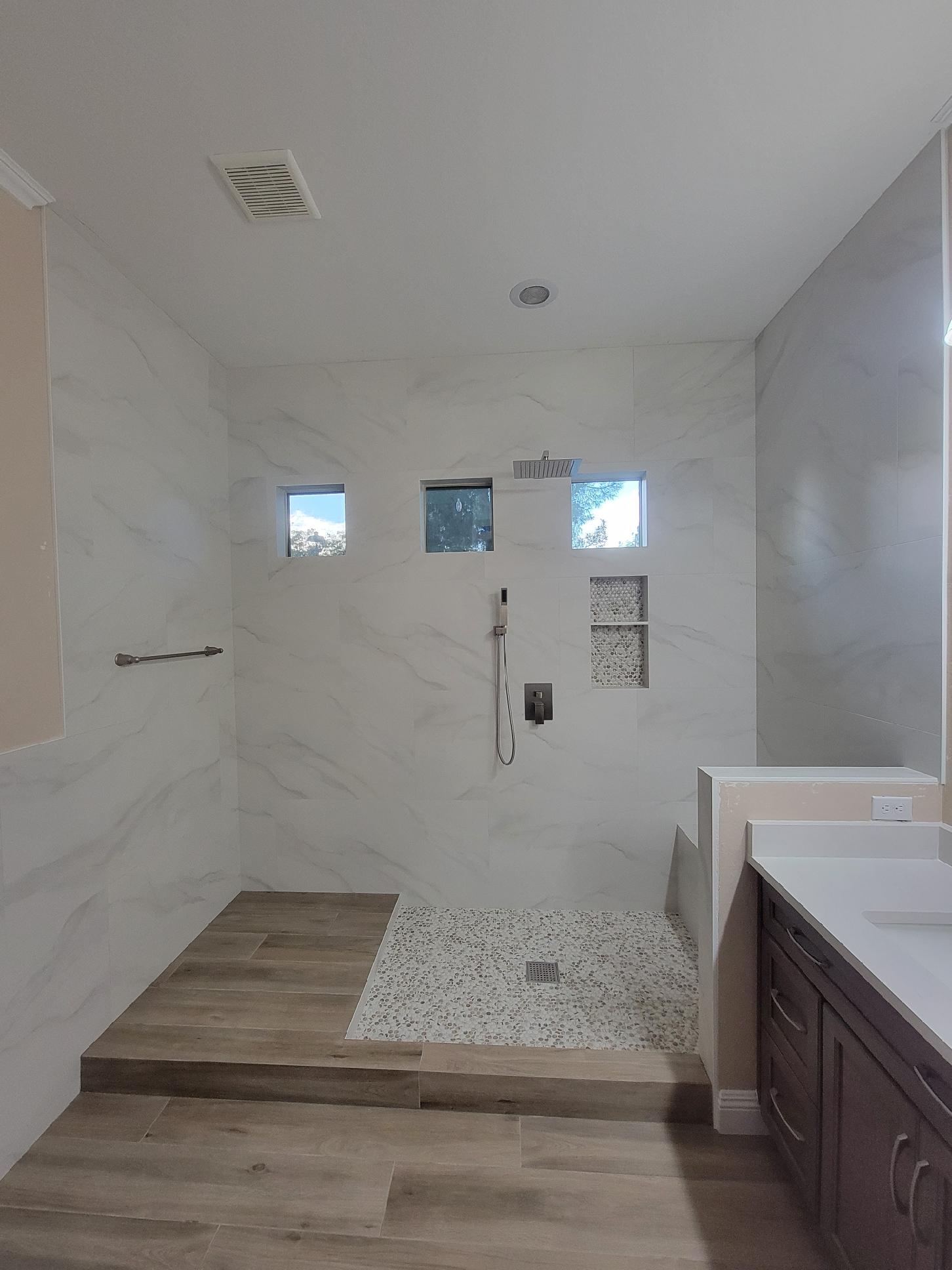 Moreno's 5 Star Flooring Image