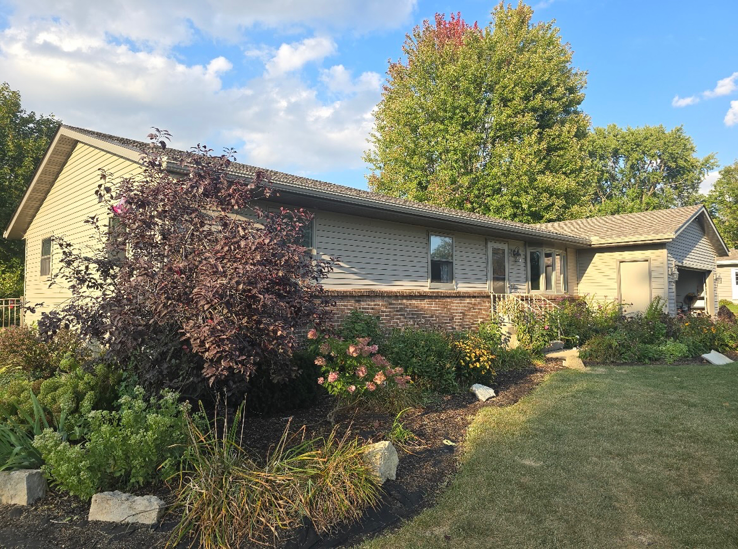 Warner Roofing & Restoration Image