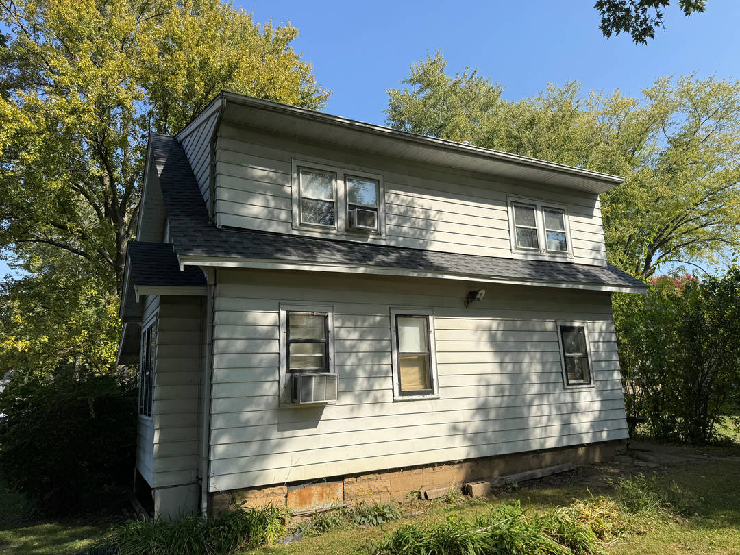 Warner Roofing & Restoration Image