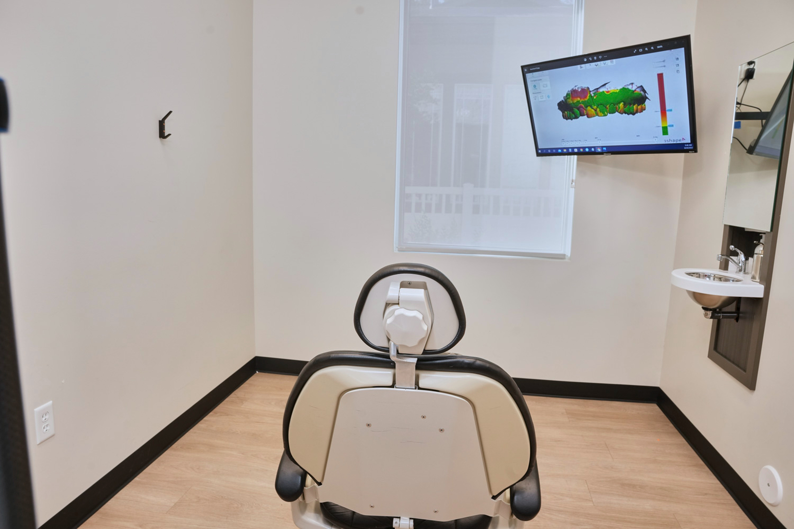 Dr. Tyler Williams: Pinecrest Dental Functional Dentistry, Implants and Biomimetic Bonding Image