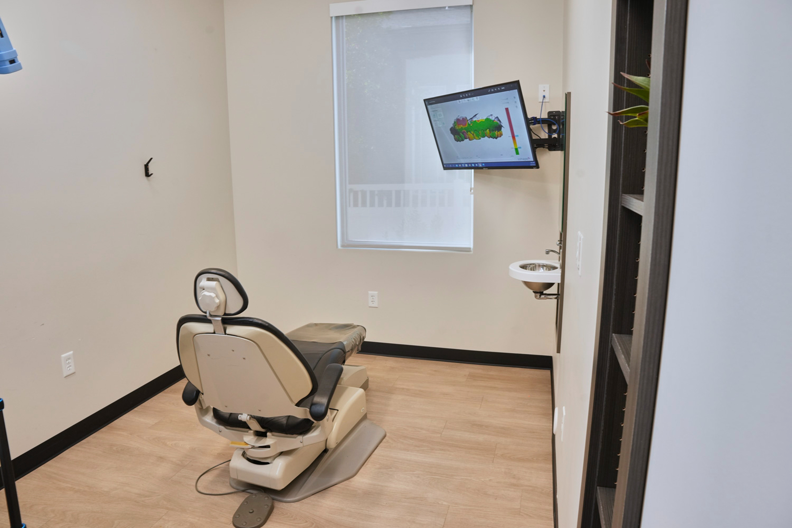 Dr. Tyler Williams: Pinecrest Dental Functional Dentistry, Implants and Biomimetic Bonding Image