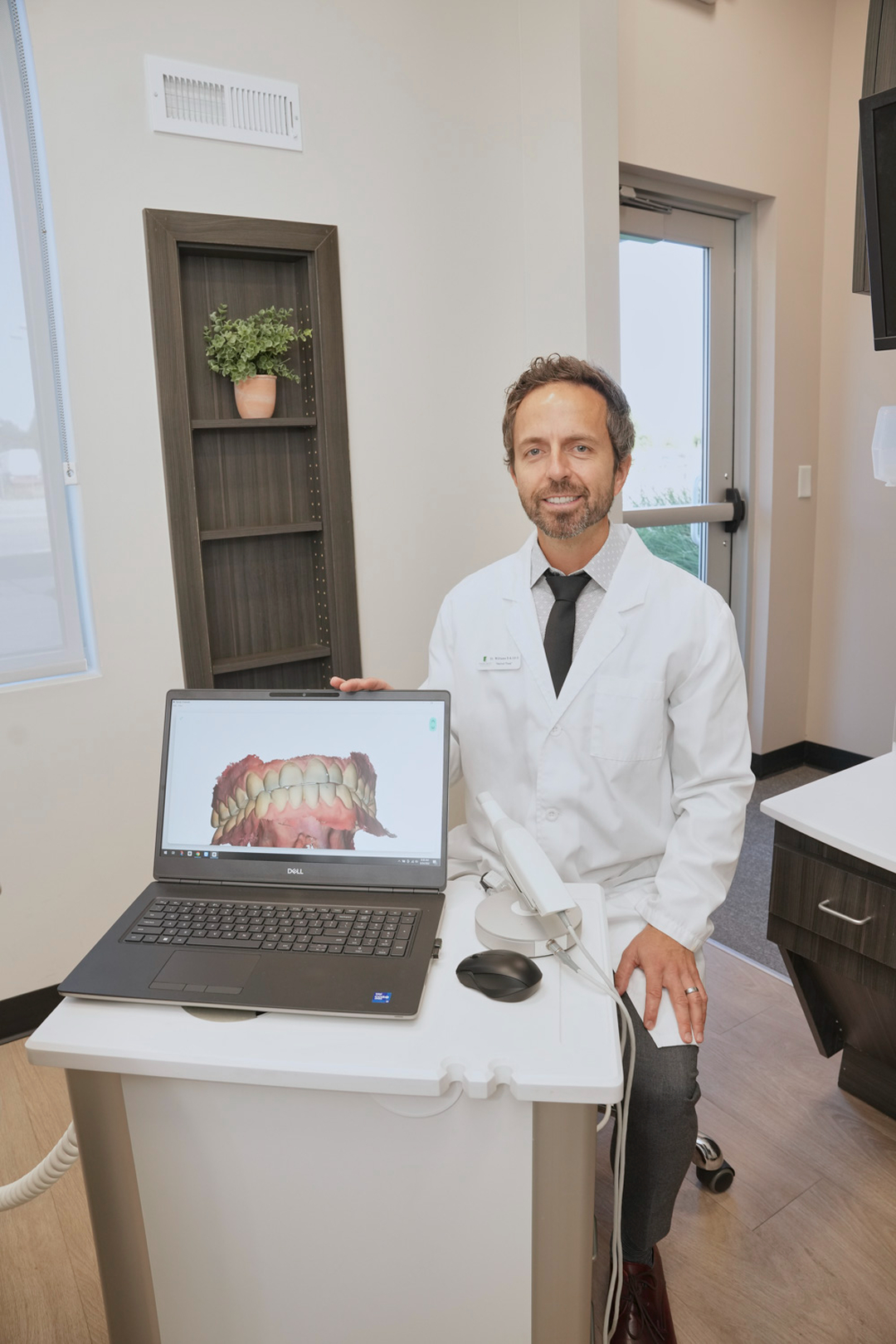 Dr. Tyler Williams: Pinecrest Dental Functional Dentistry, Implants and Biomimetic Bonding Image
