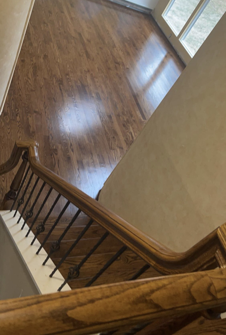 Ramos Wood Floors LLC Logo