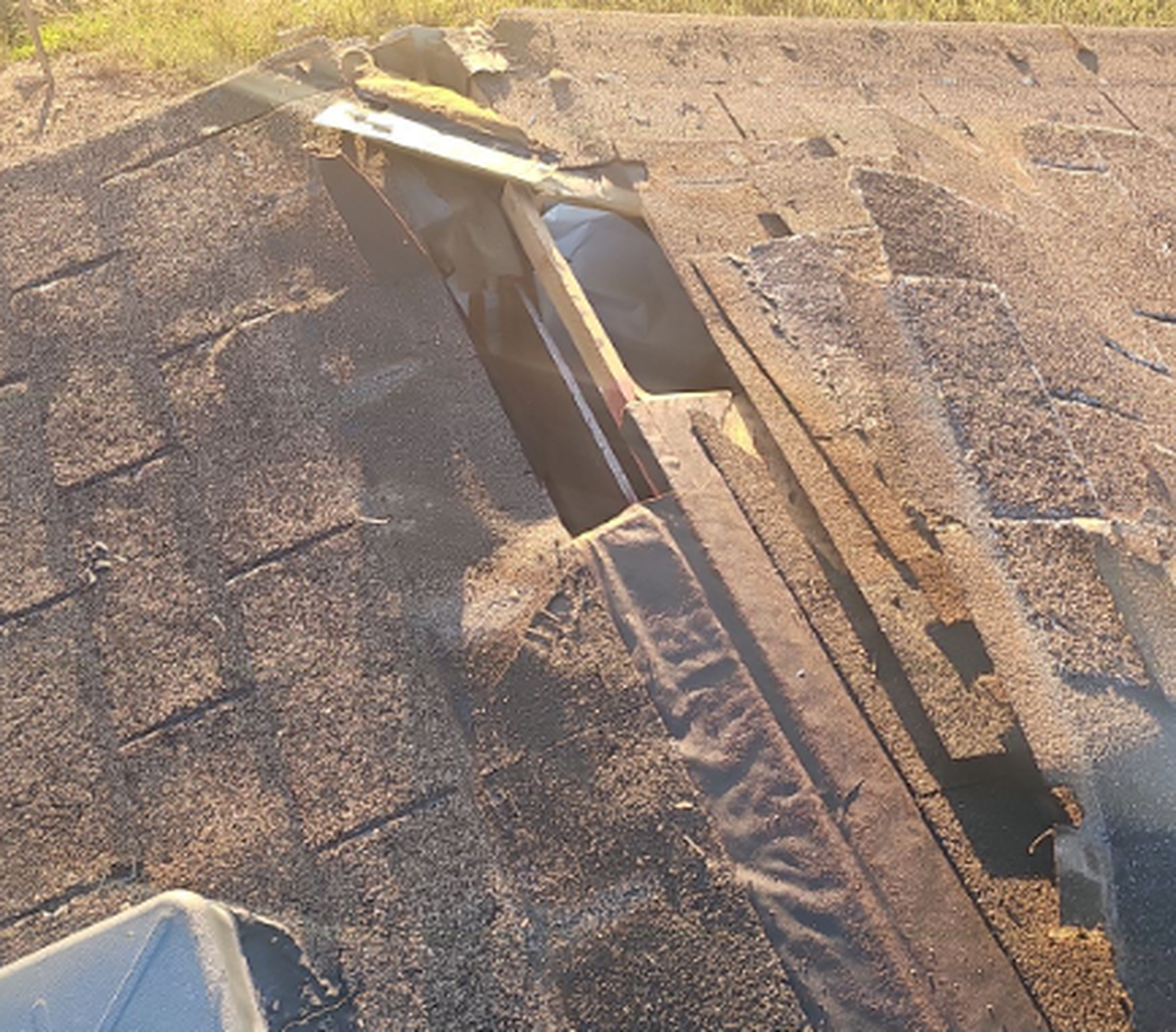 Surebuild Roofing LLC. Logo