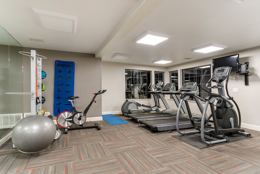 Deer Valley Apartments - San Rafael, CA