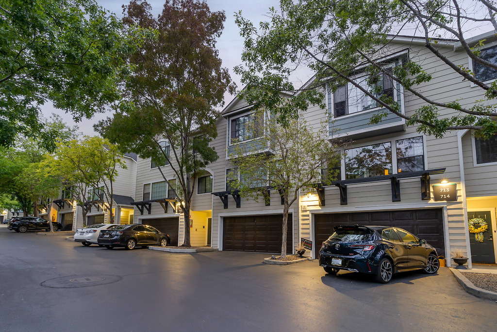 Deer Valley Apartments - San Rafael, CA