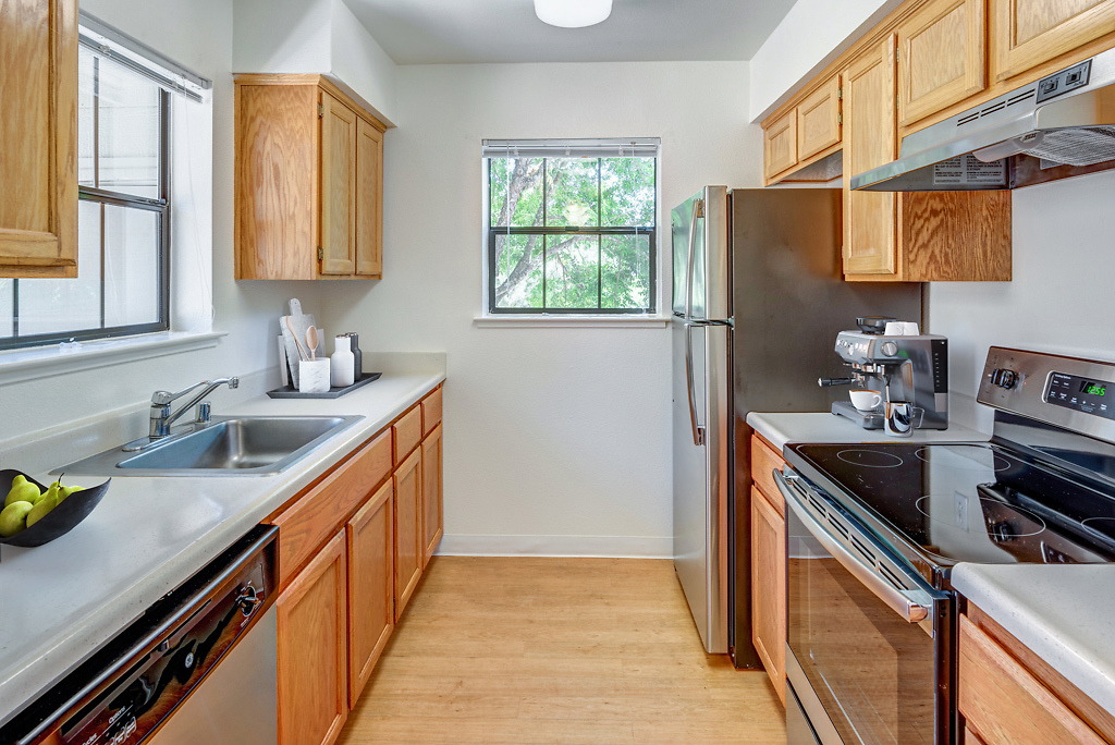 Deer Valley Apartments - San Rafael, CA
