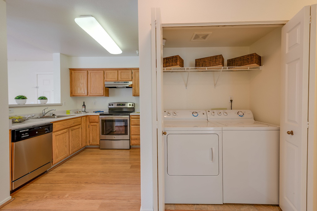 Deer Valley Apartments - San Rafael, CA