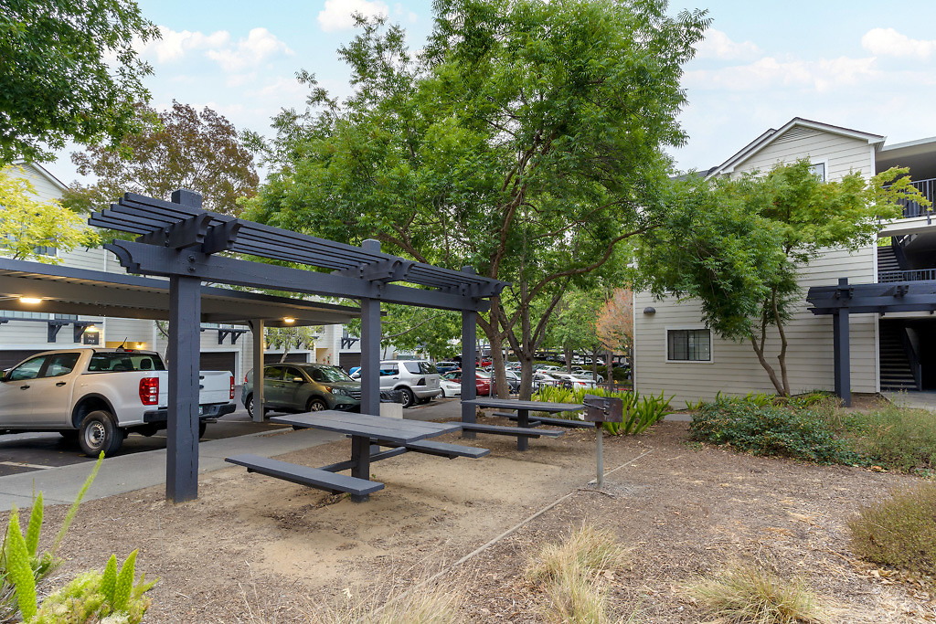 Deer Valley Apartments - San Rafael, CA