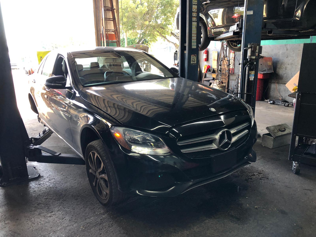 Brake World Auto Center Logo