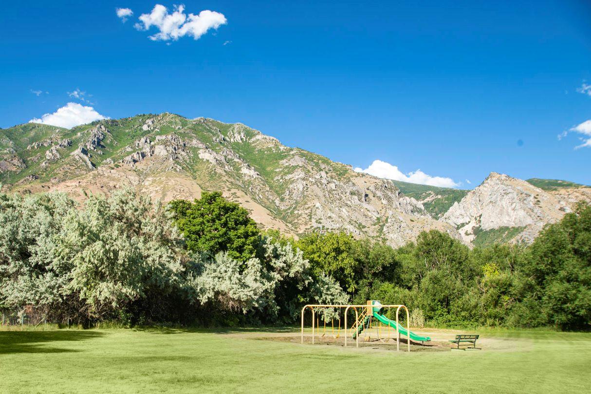 Oakbrook Crest, family-friendly manufactured home community Image