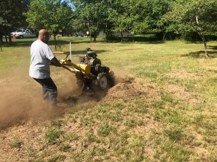 Express Lawn Maintenance LLC Image