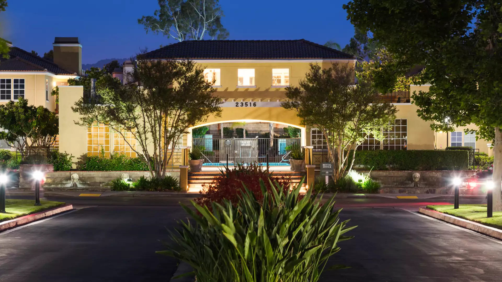 Northglen Apartments - Valencia, CA