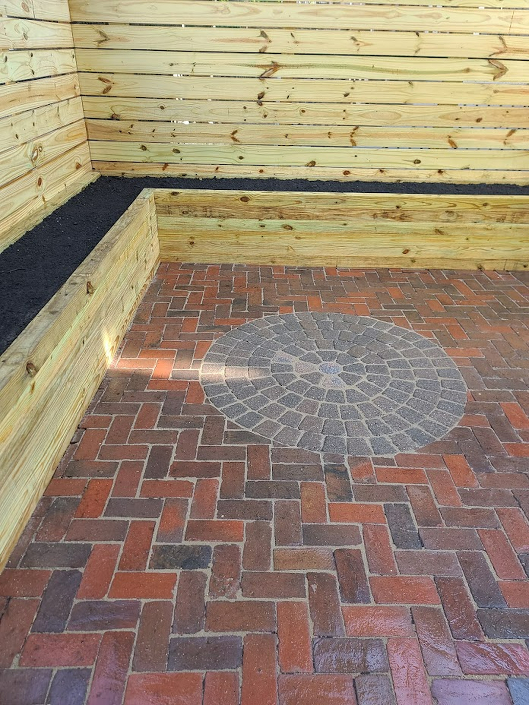 American Elm Landscape LLC Image