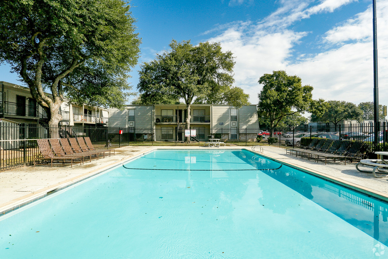 Nubia Square - Houston, TX