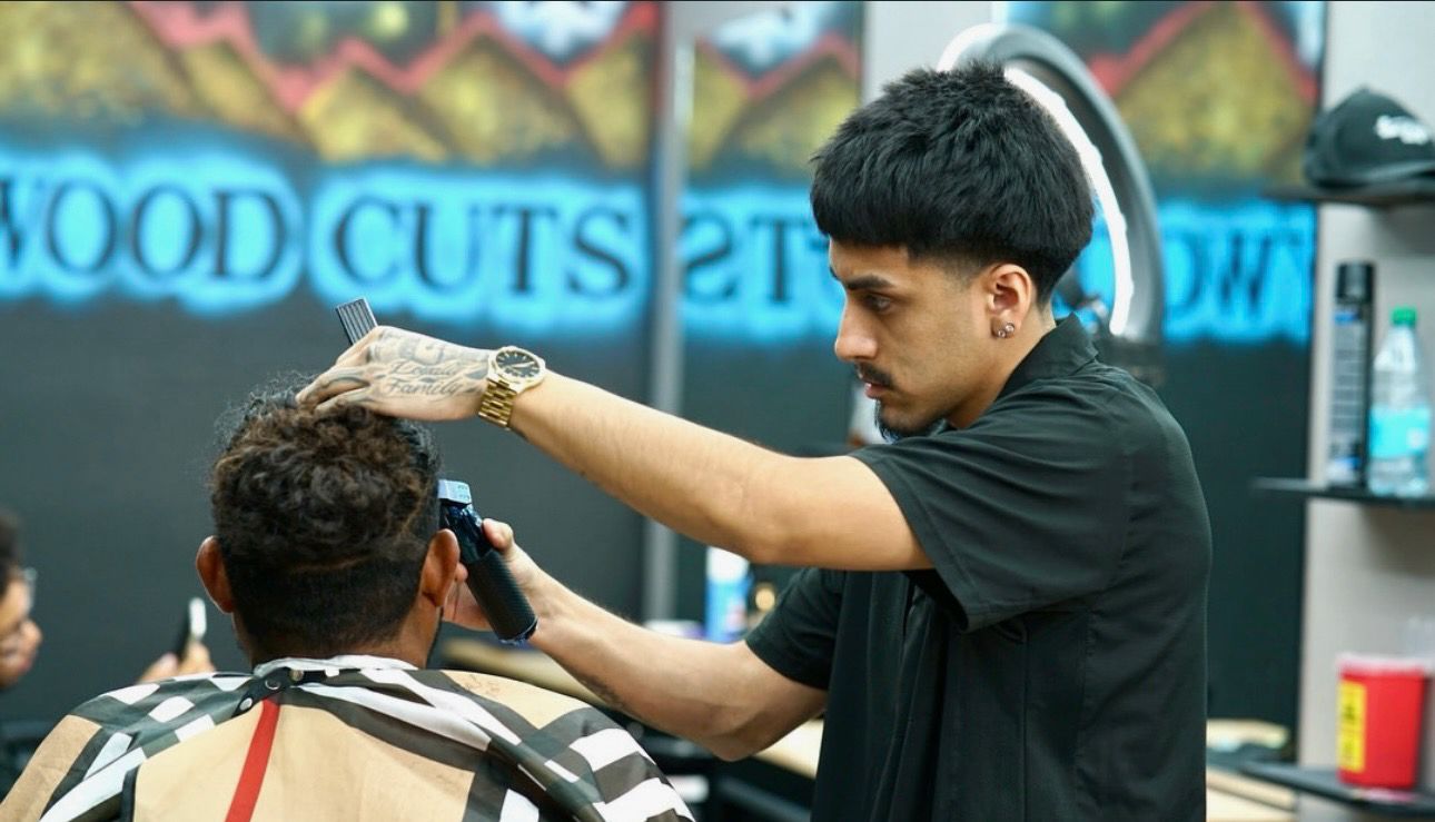 Hollywood Cuts Salon & Barbershop Image