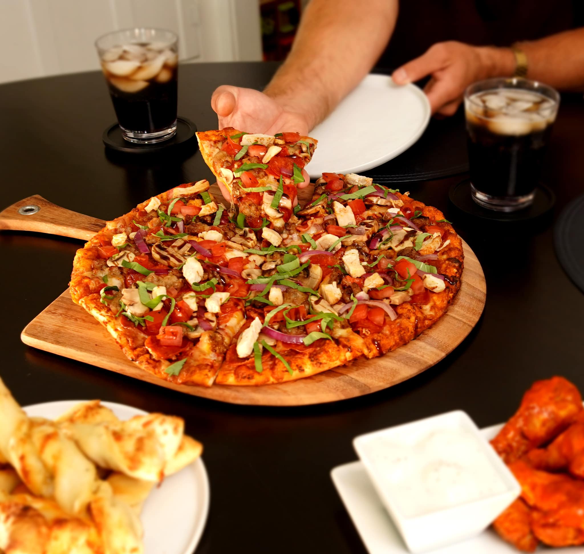 Round Table Pizza Image