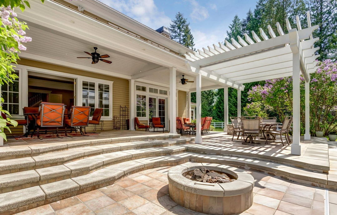 Grand Building Construction Image