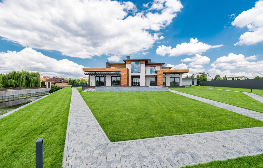 Grand Building Construction Image