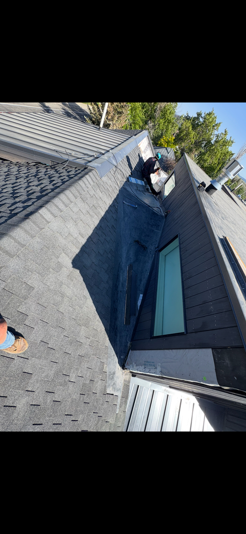 Utah Roofing &amp; Exteriors Logo