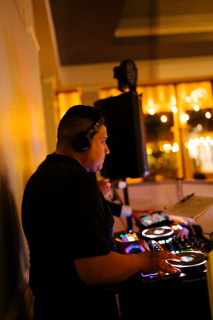 Mix DJs Entertainment Image