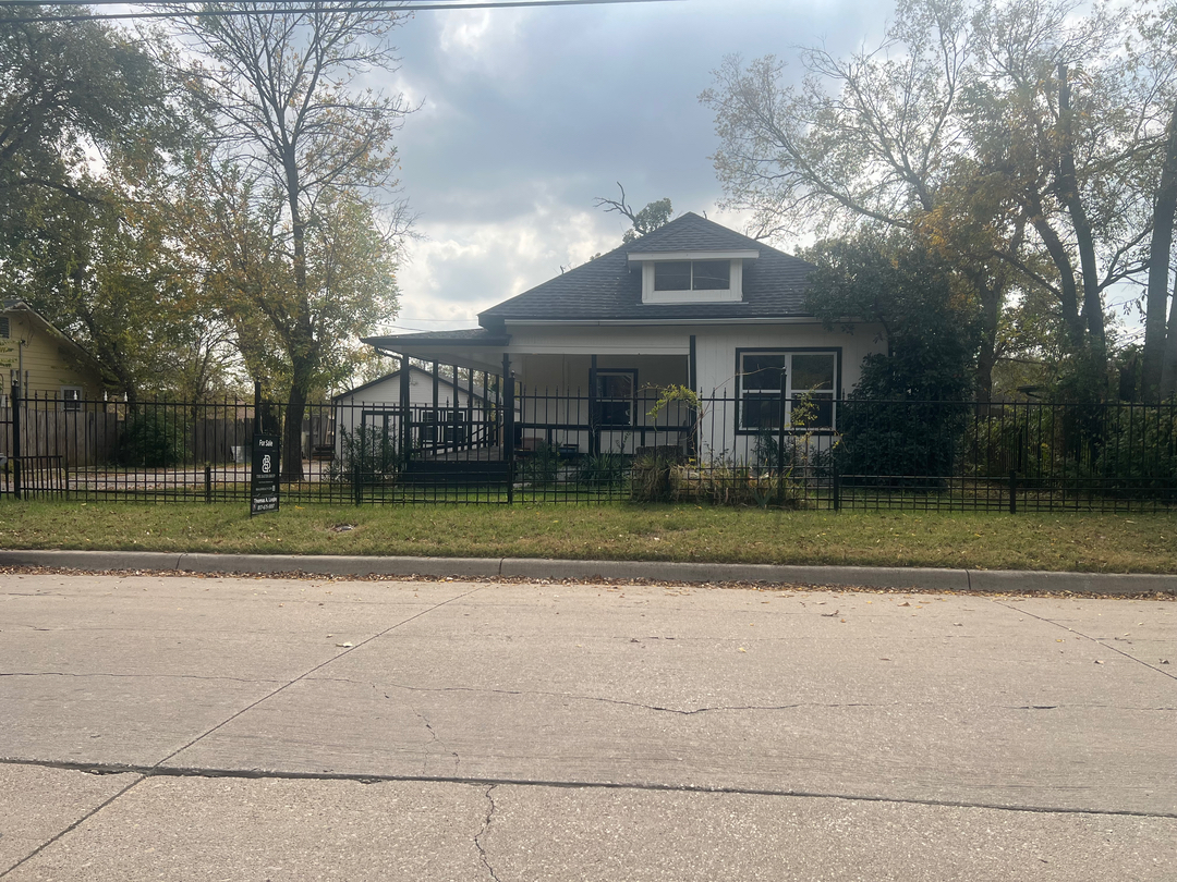 RD Howard Roofing Image