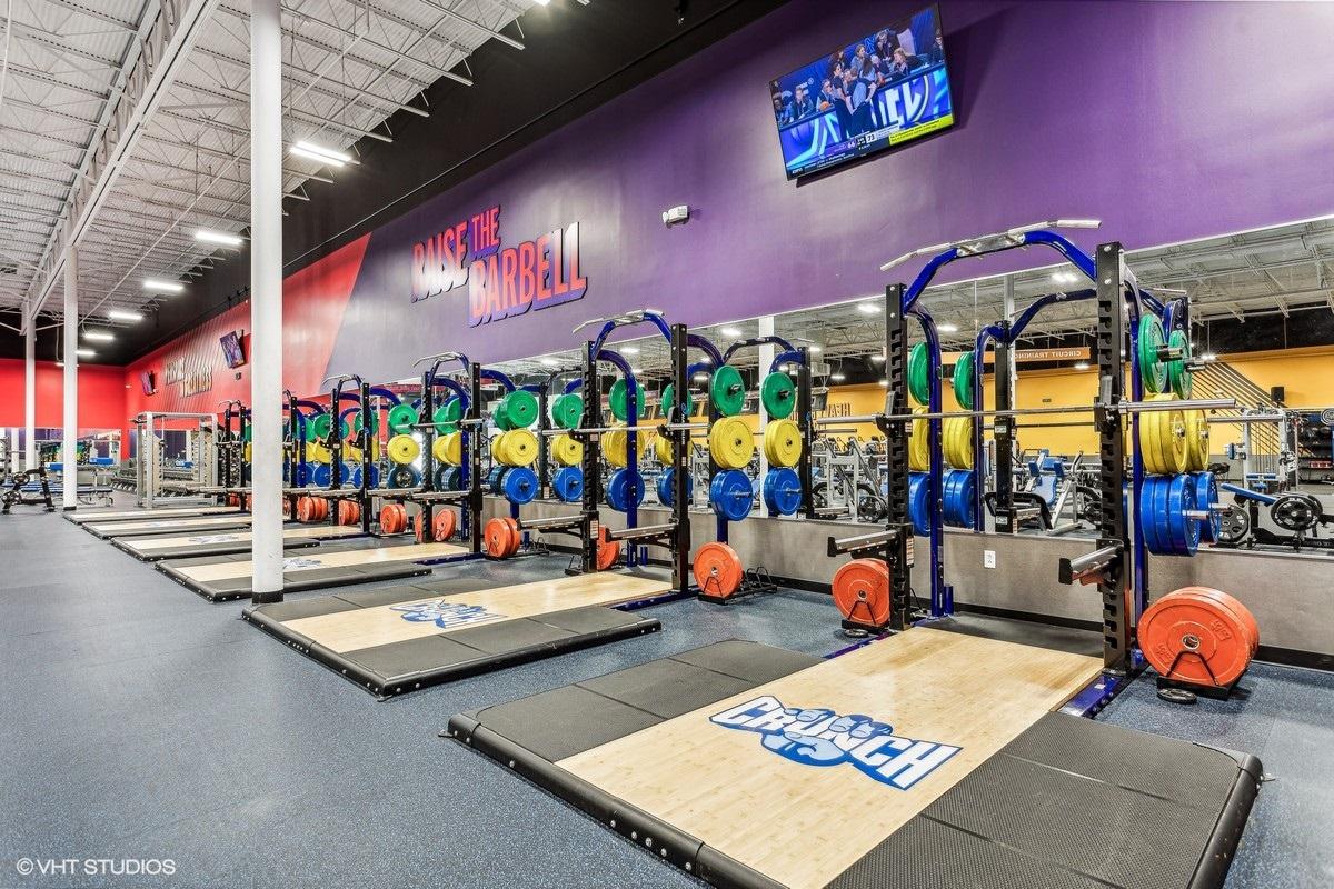 Crunch Fitness - Hixson Image