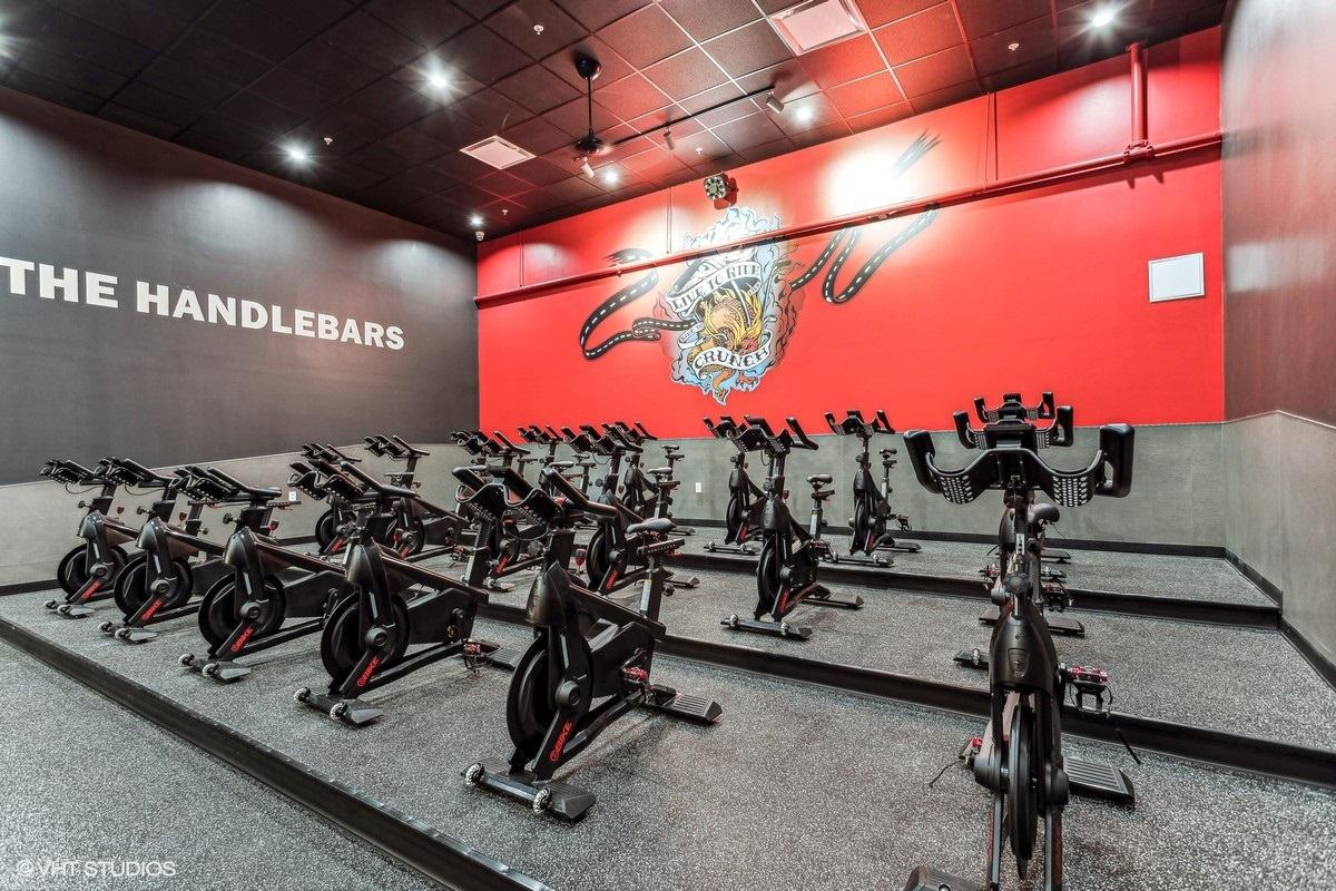 Crunch Fitness - Hixson Image