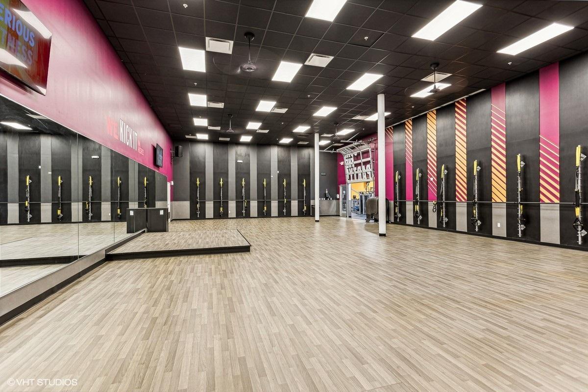 Crunch Fitness - Hixson Image