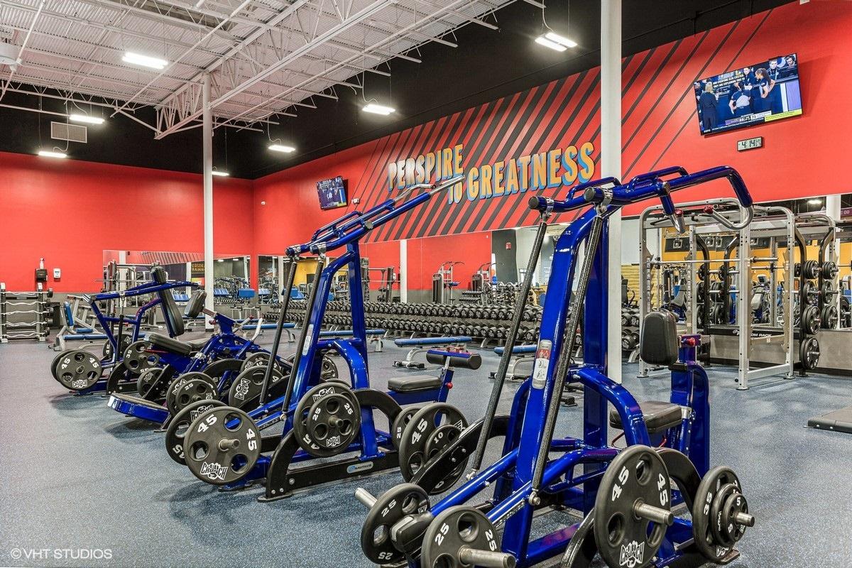 Crunch Fitness - Hixson Image